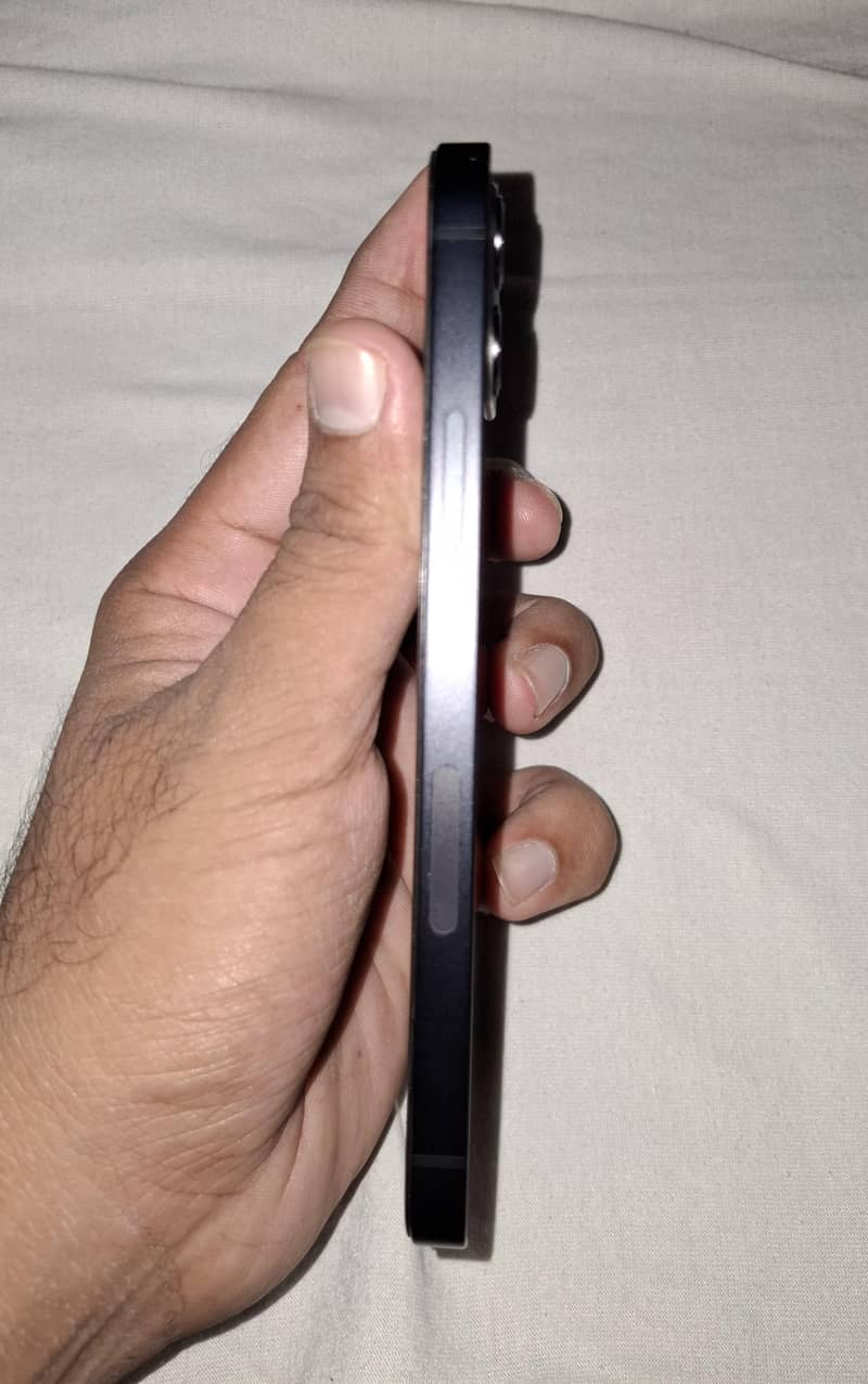 Apple iPhone 12 4