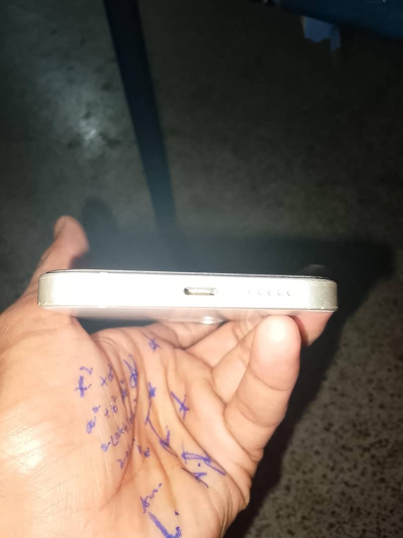 Apple iPhone 12 1
