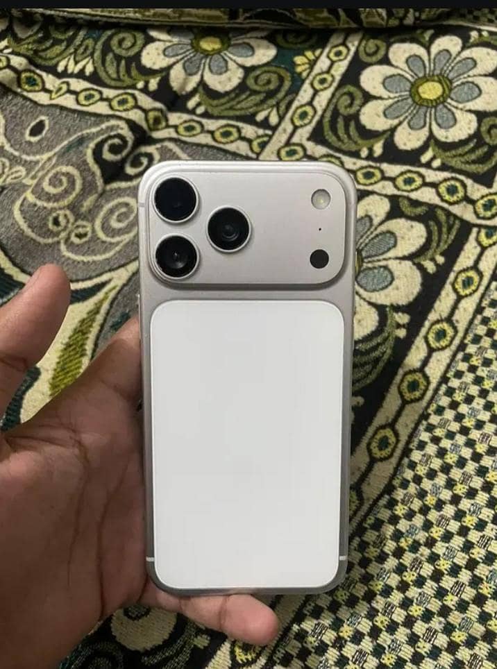 Apple iPhone 17 Pro Max 3