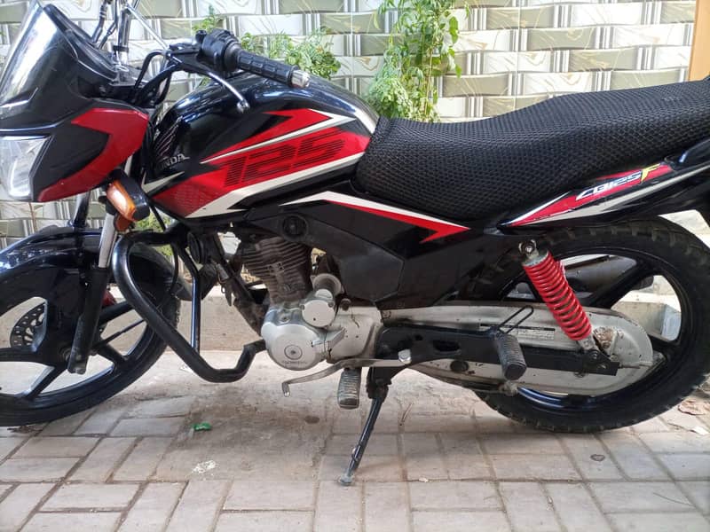 cb 125F 1