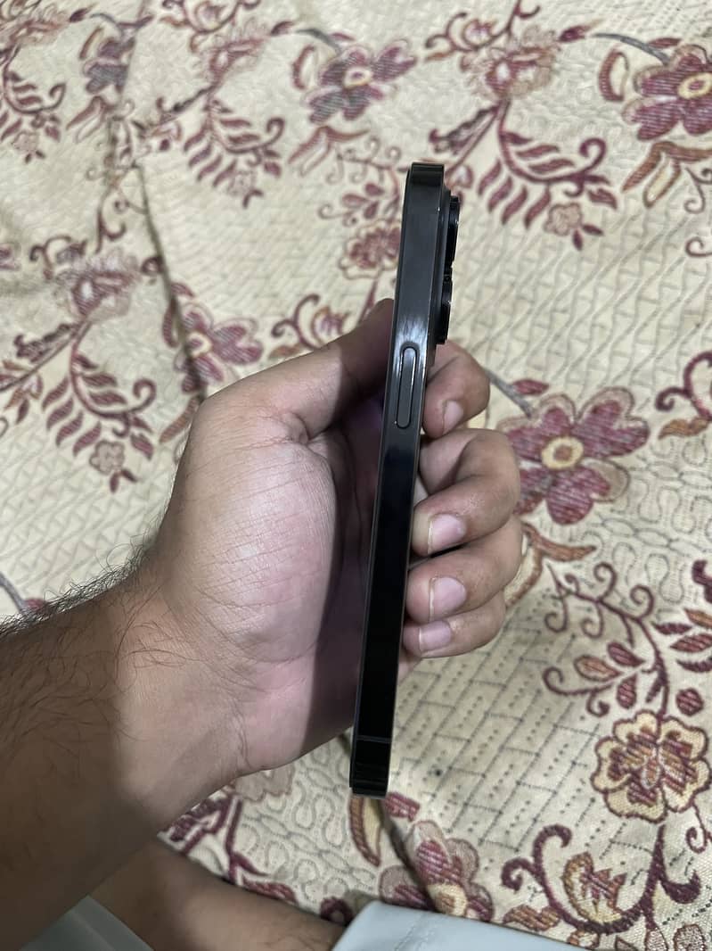 Apple iPhone 14 Pro 2