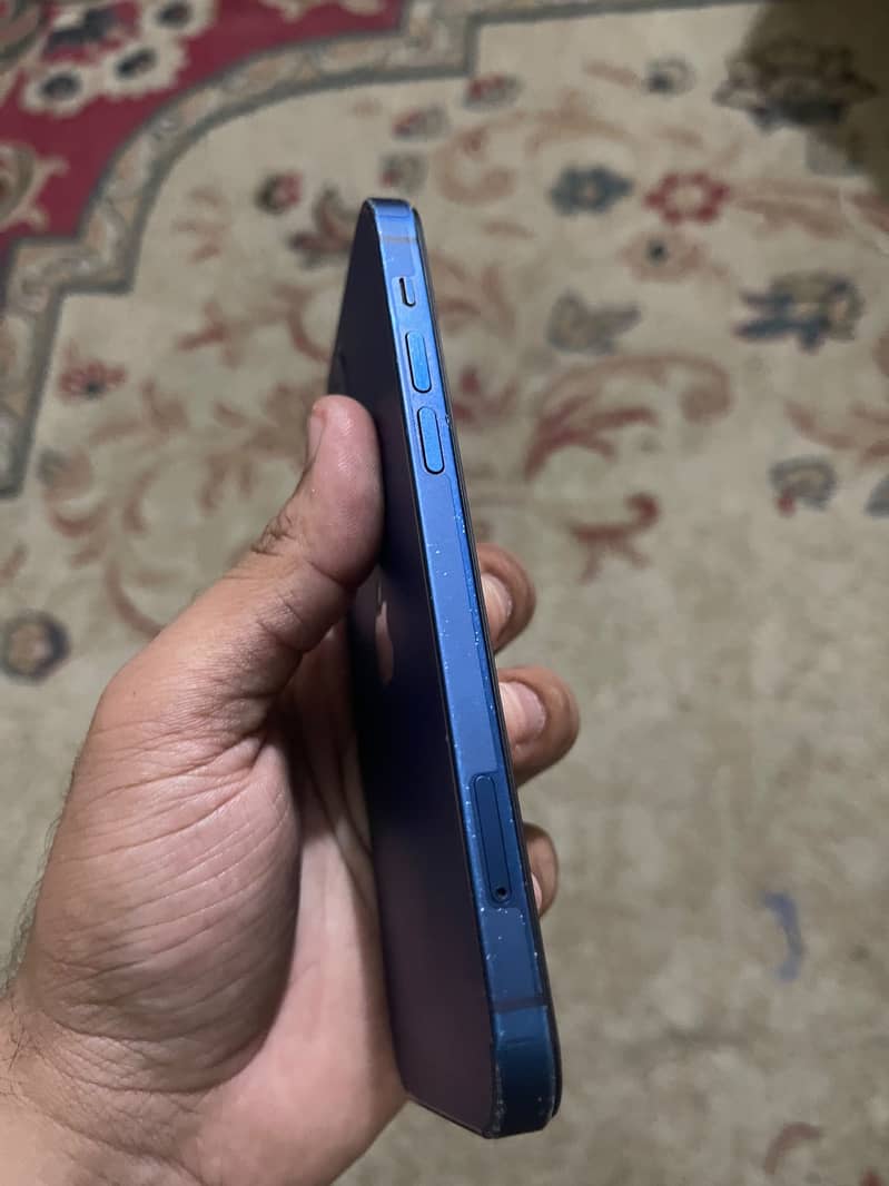 Apple iPhone 12 4