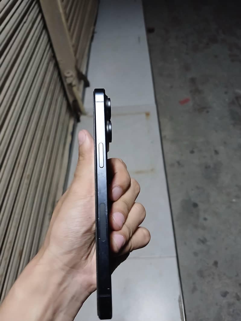 Apple iPhone 15 Pro Max 2