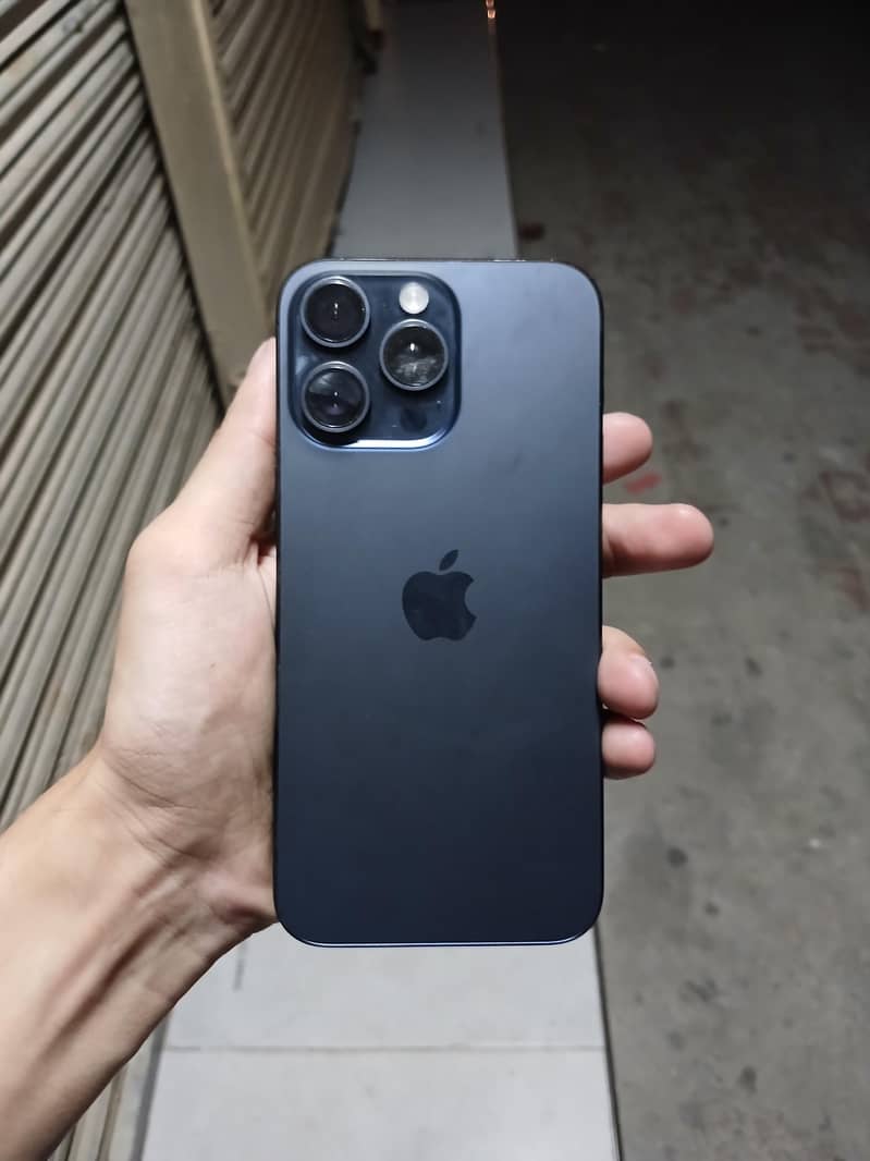 Apple iPhone 15 Pro Max 4