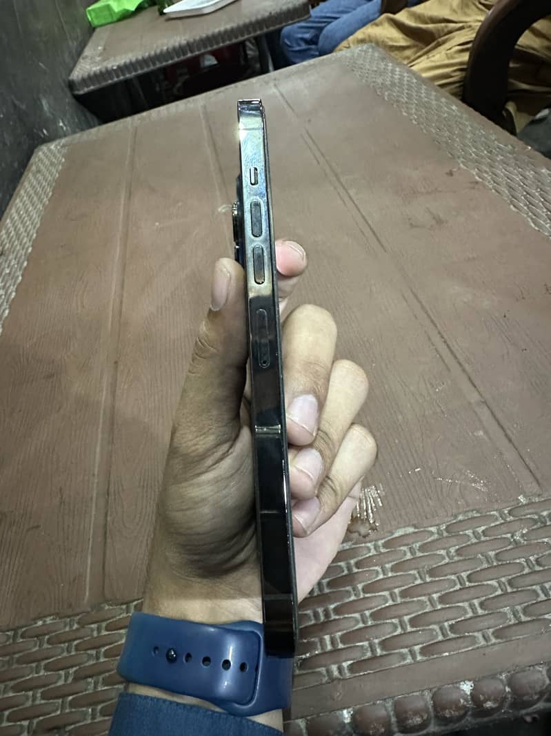 Apple iPhone 13 Pro Max 3