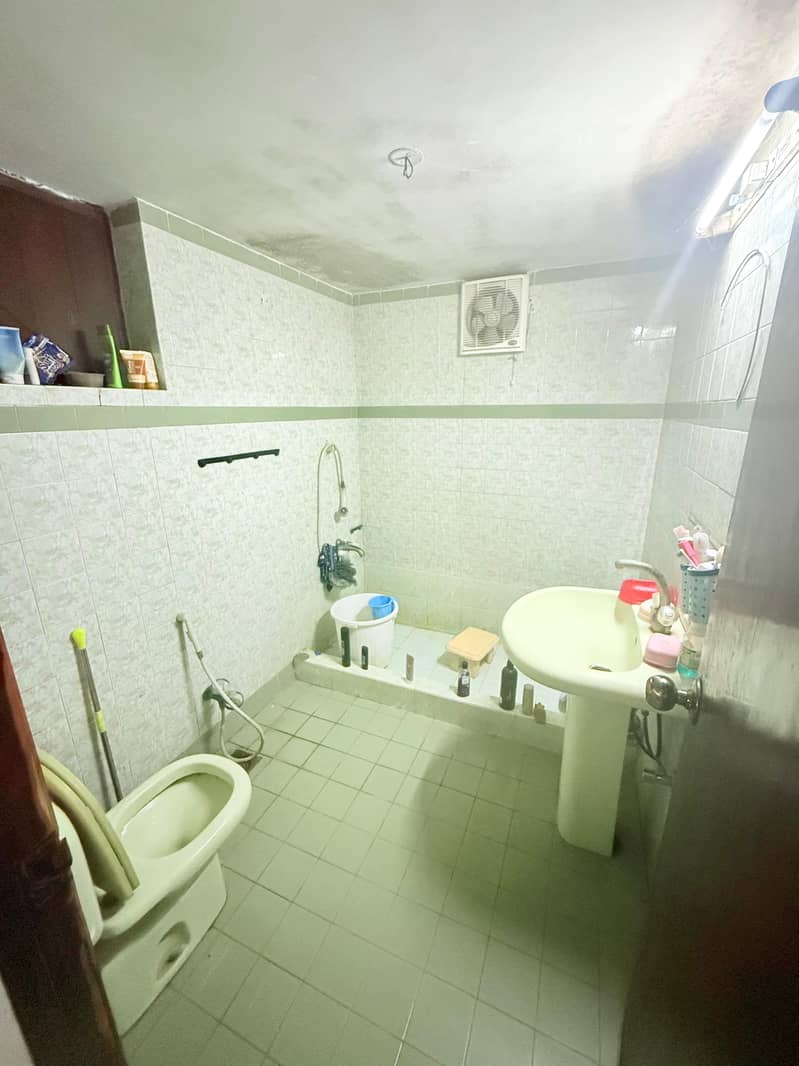 3-Seater Room In Girls Hostel For Rent In Garden Town ,JS girls hostel ...
