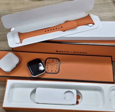 Apple Hermes Watch Series 10 Natural Titanium