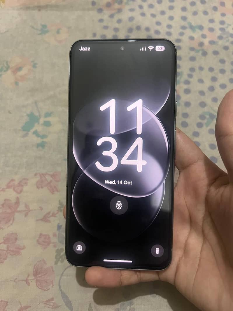 Google Pixel 8 Official 1