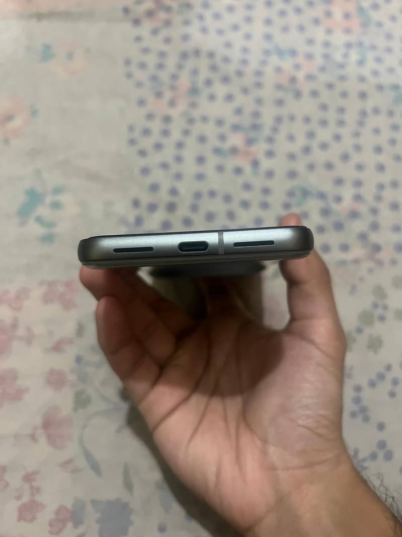 Google Pixel 8 Official 2
