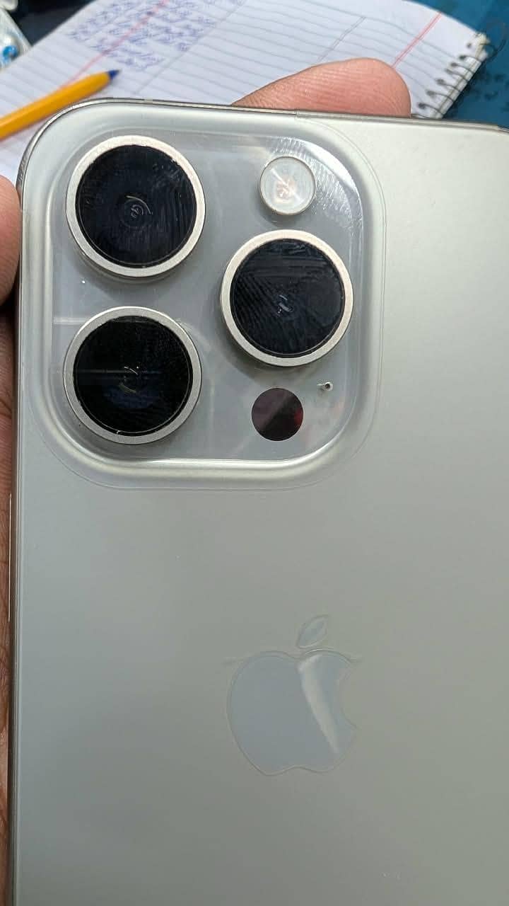 Apple iPhone 15 Pro 2