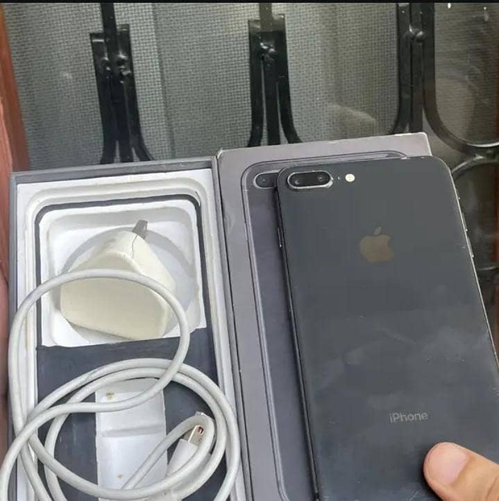 Apple iPhone 8 Plus 0
