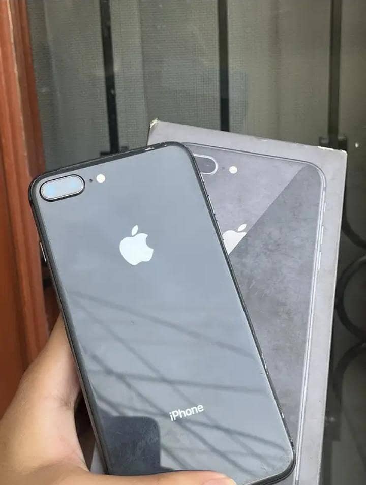 Apple iPhone 8 Plus 3