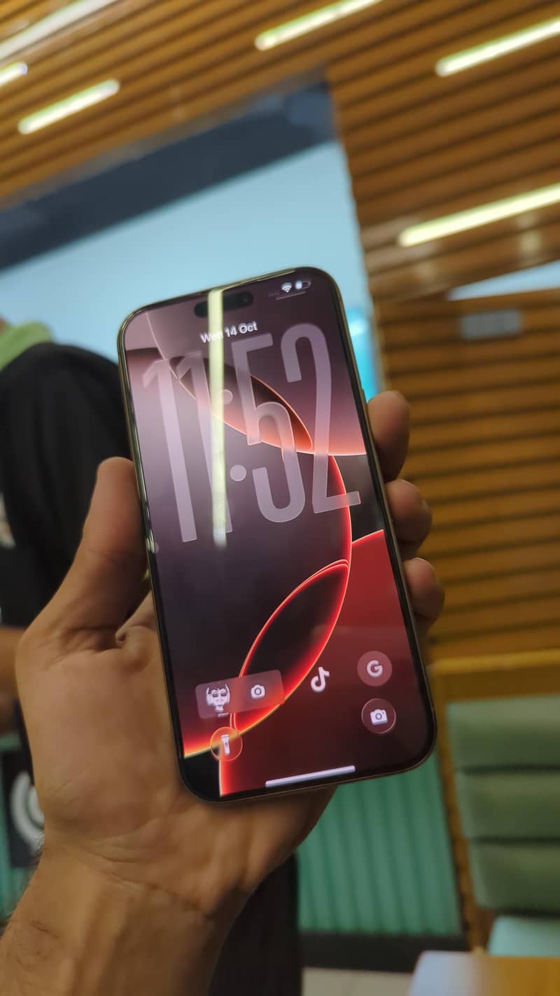 Apple iPhone 16 Pro Max 0