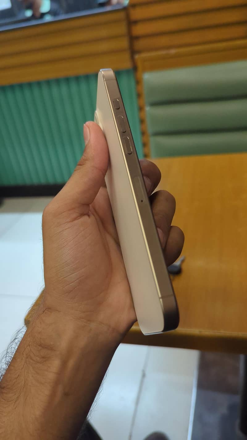 Apple iPhone 16 Pro Max 3