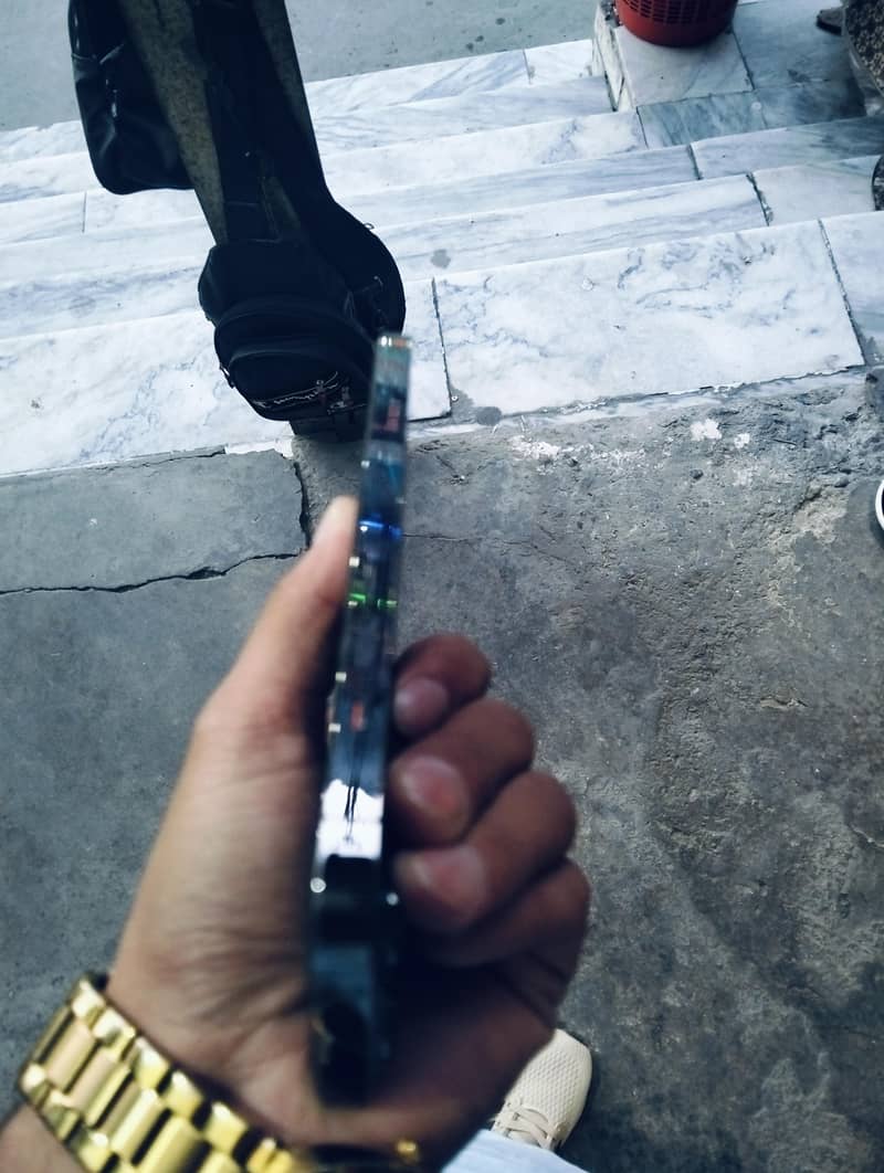 Apple iPhone 13 Pro 2