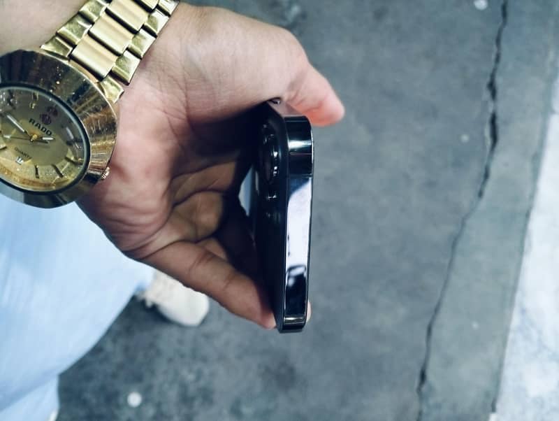 Apple iPhone 13 Pro 4