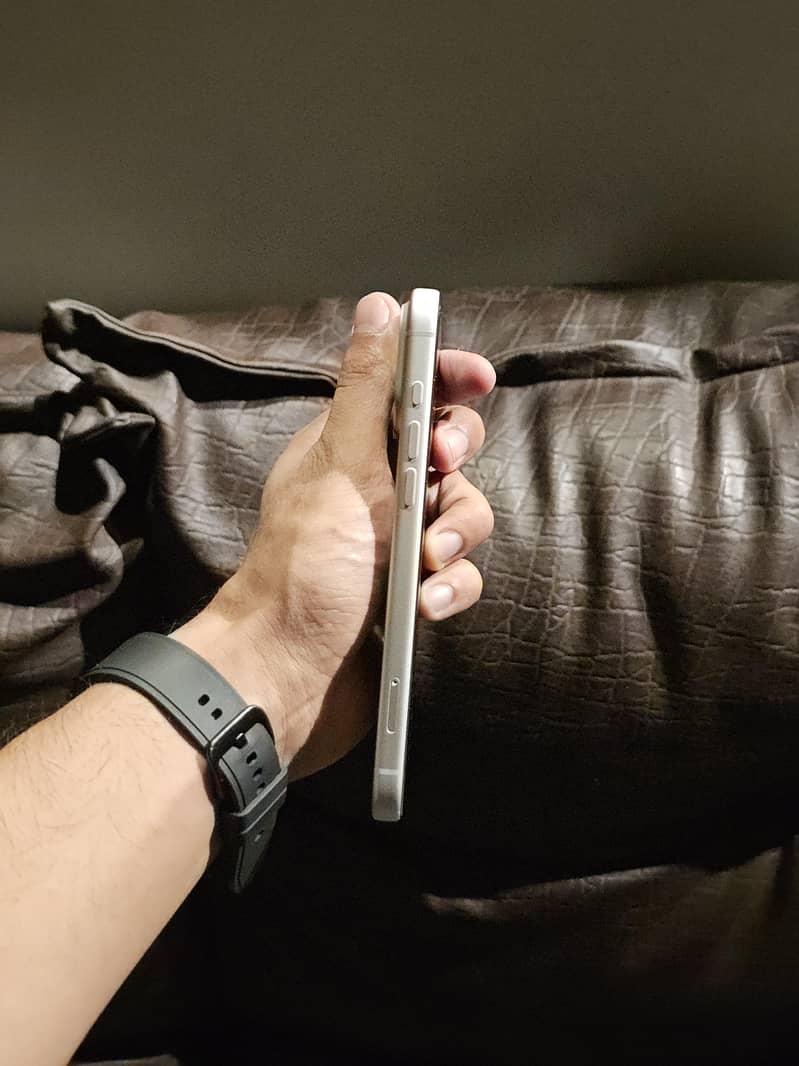 Apple iPhone 17 Pro Max 4