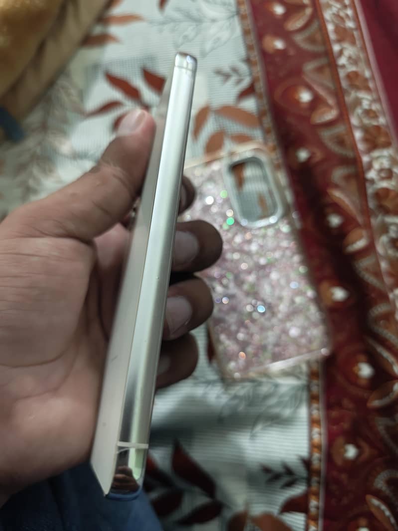 Samsung Mobile S23 4