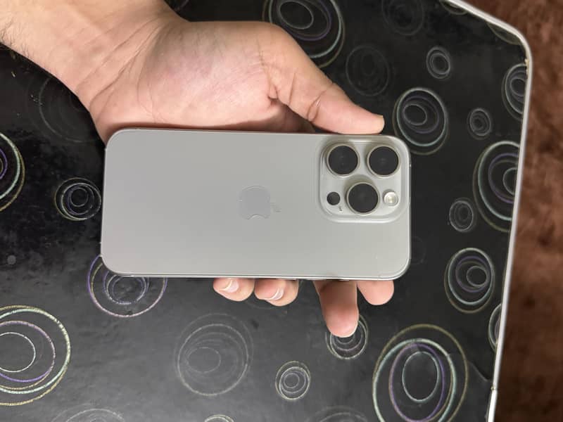 Apple iPhone 15 Pro 0