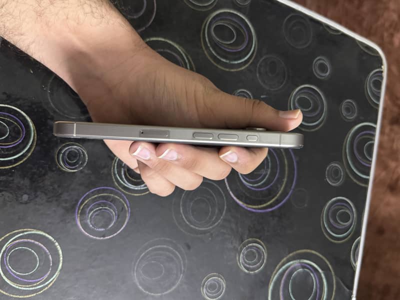 Apple iPhone 15 Pro 2