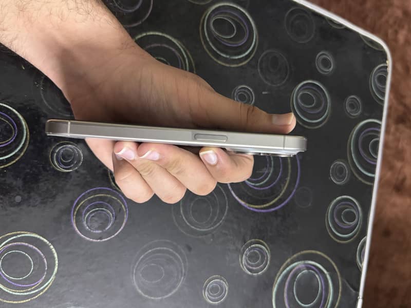 Apple iPhone 15 Pro 4