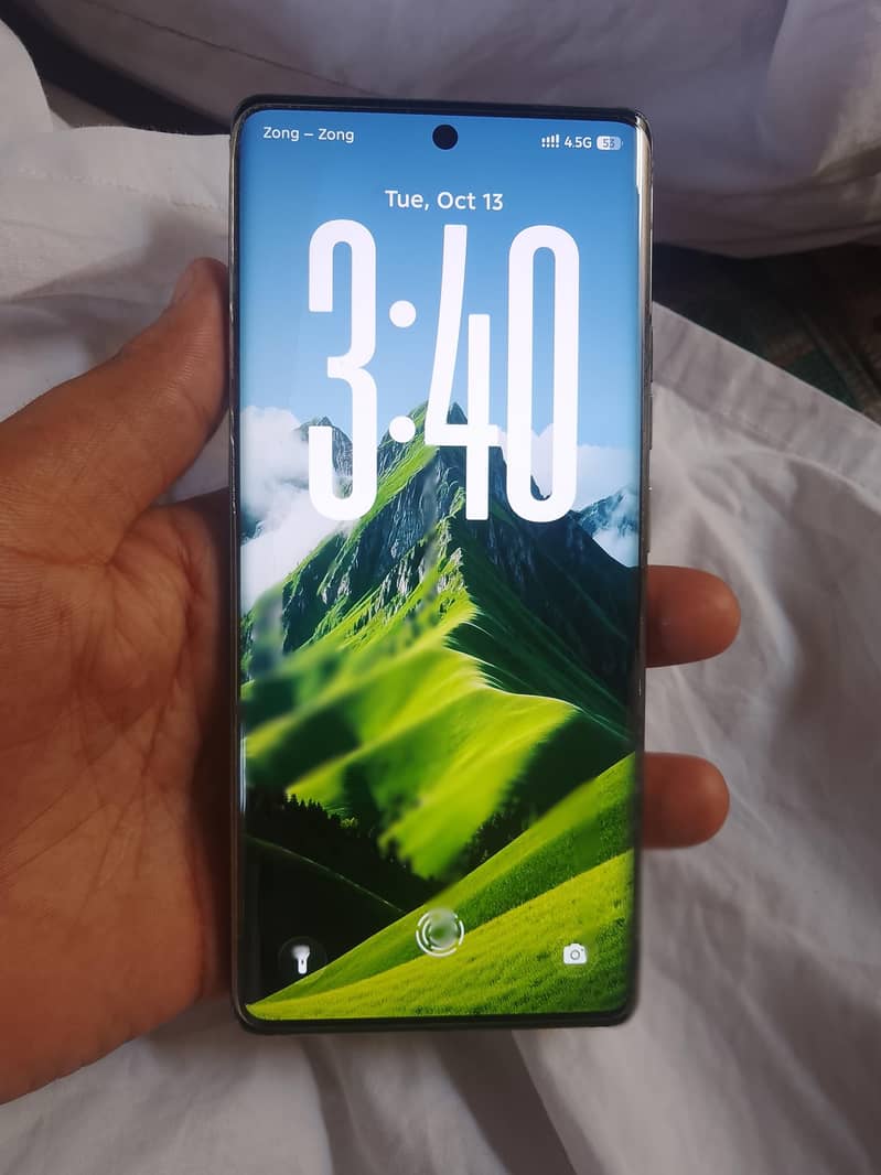 Tecno CAMON 40 Pro 1