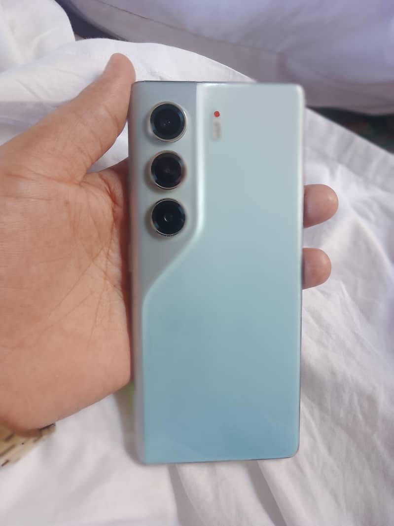 Tecno CAMON 40 Pro 6
