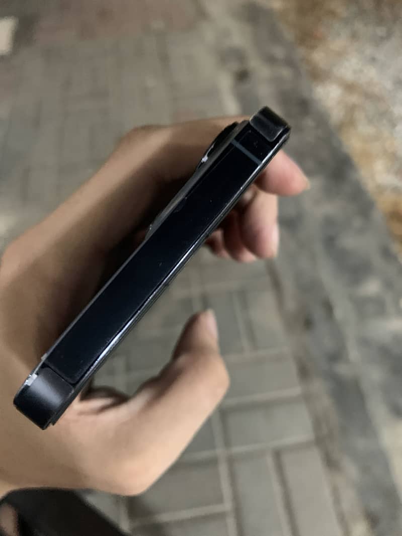 Apple iPhone 13 Pro Max 2