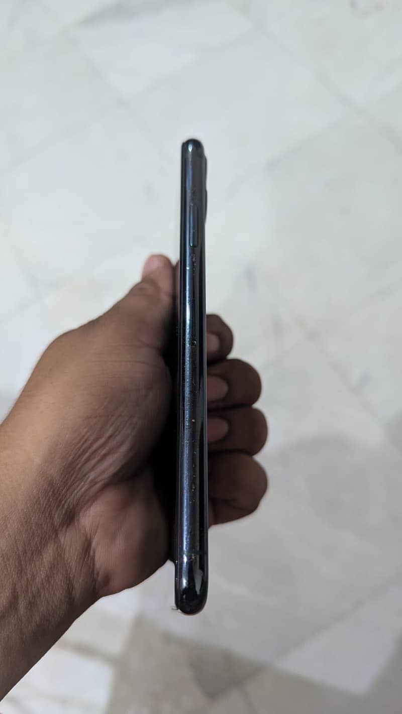 Apple iPhone 11 Pro Max 2
