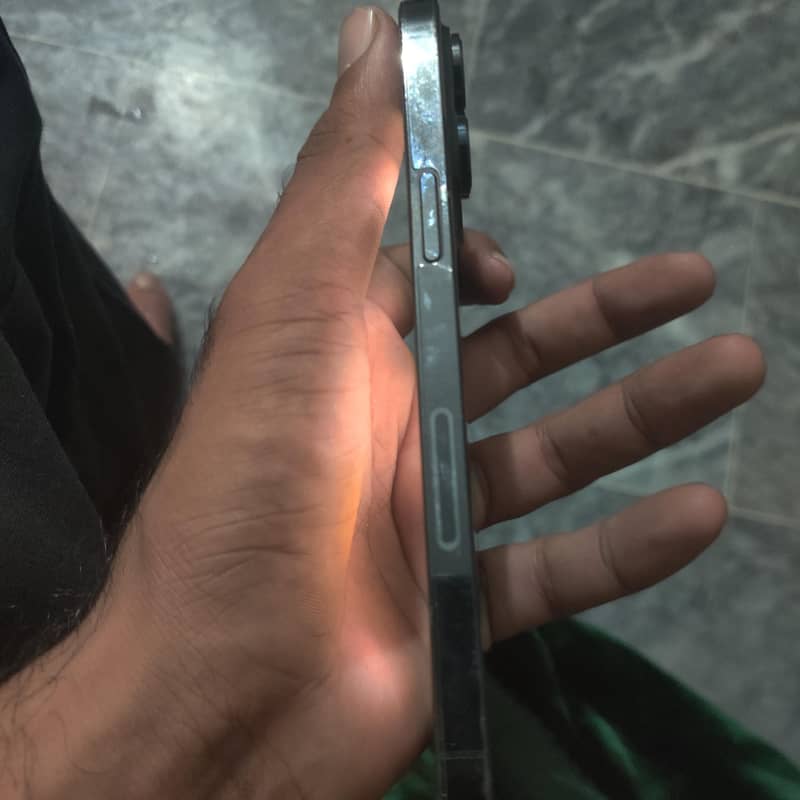 Apple iPhone 14 Pro Max 1