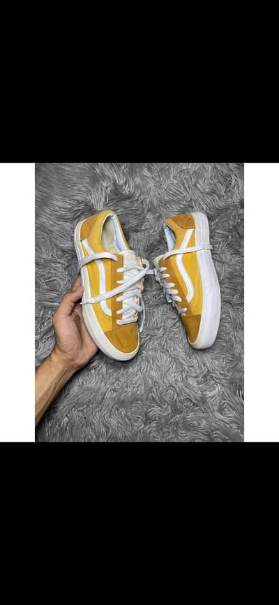 Vans low top