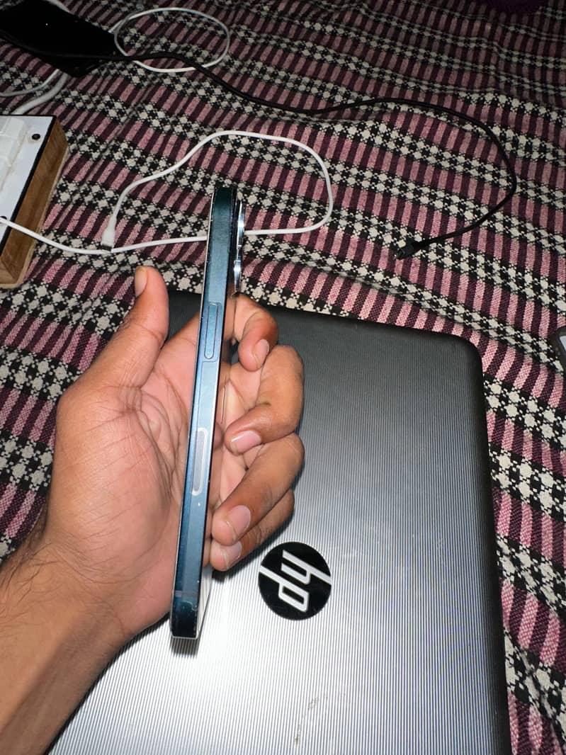 Apple iPhone 13 0