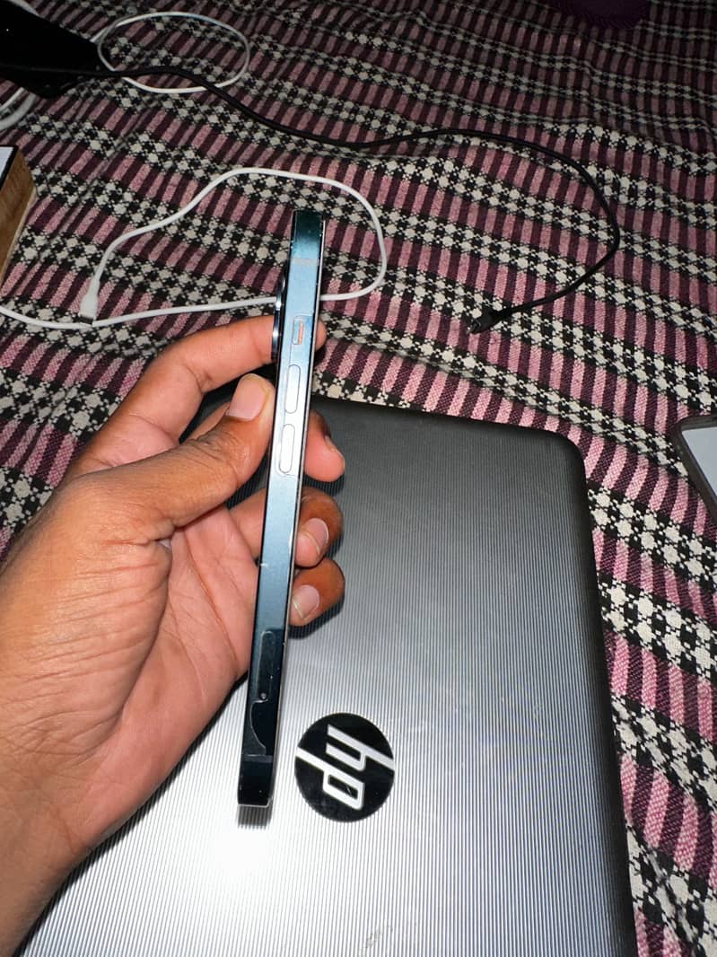 Apple iPhone 13 2