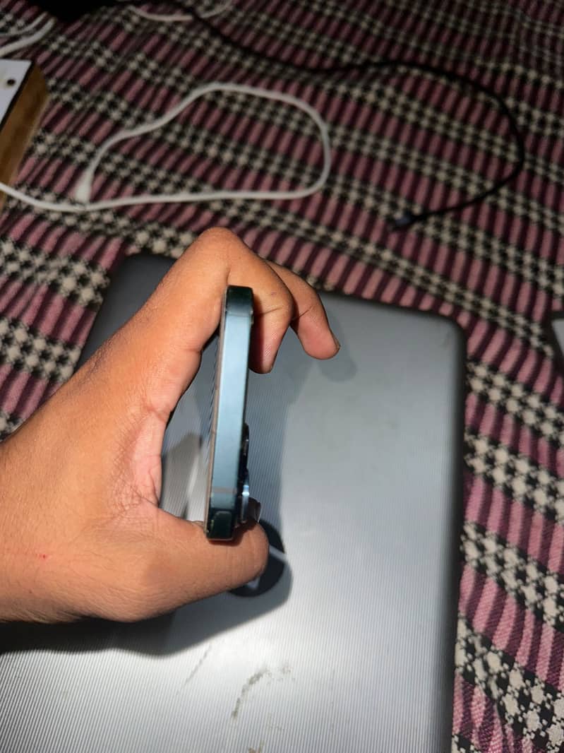 Apple iPhone 13 5
