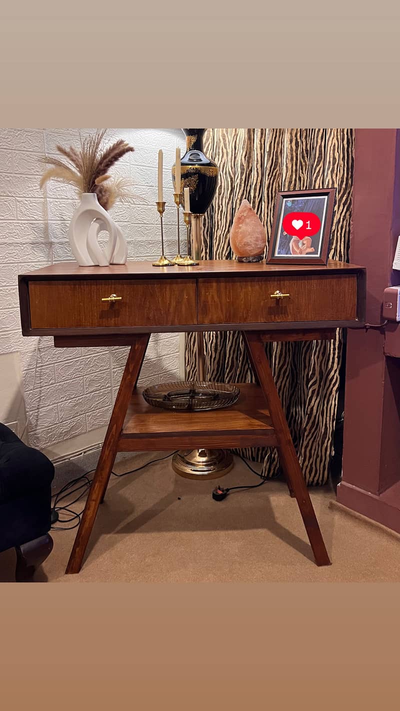 Console Table (elegant & decent) 0