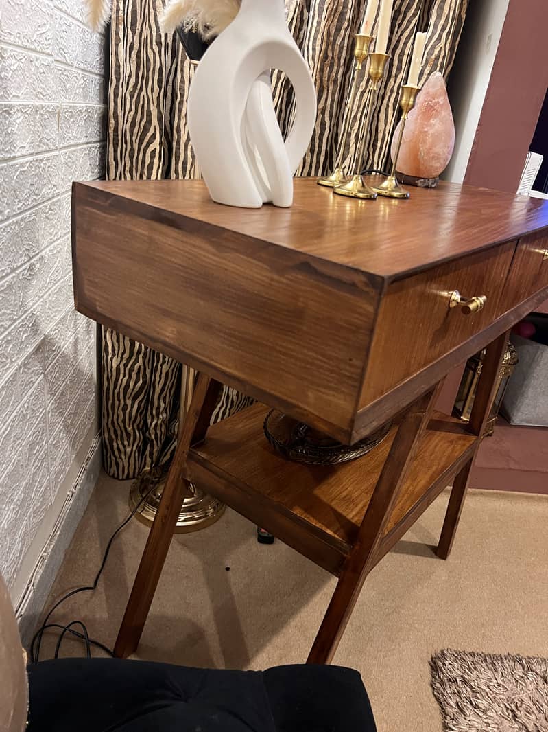 Console Table (elegant & decent) 1