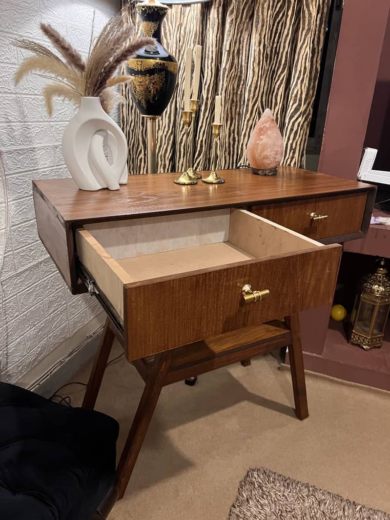 Console Table (elegant & decent) 2