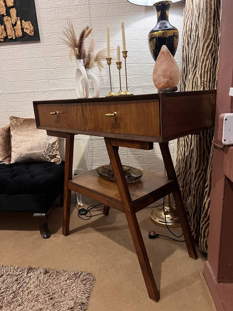 Console Table (elegant & decent) 3