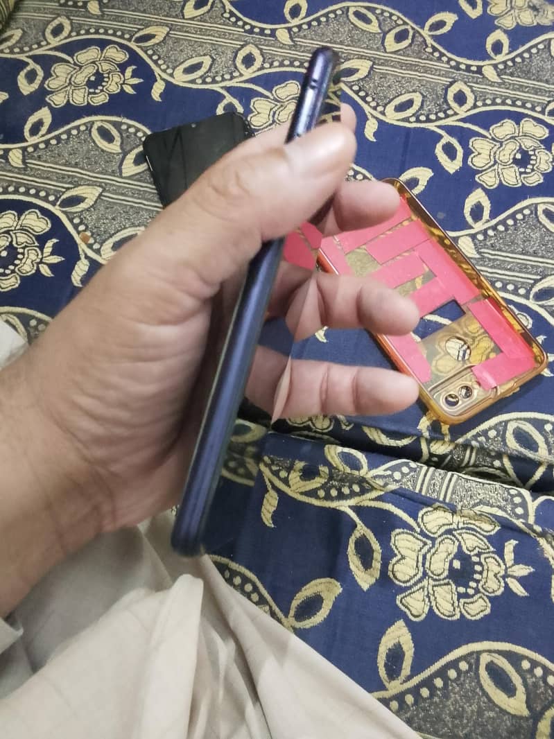 OPPO A3s 4