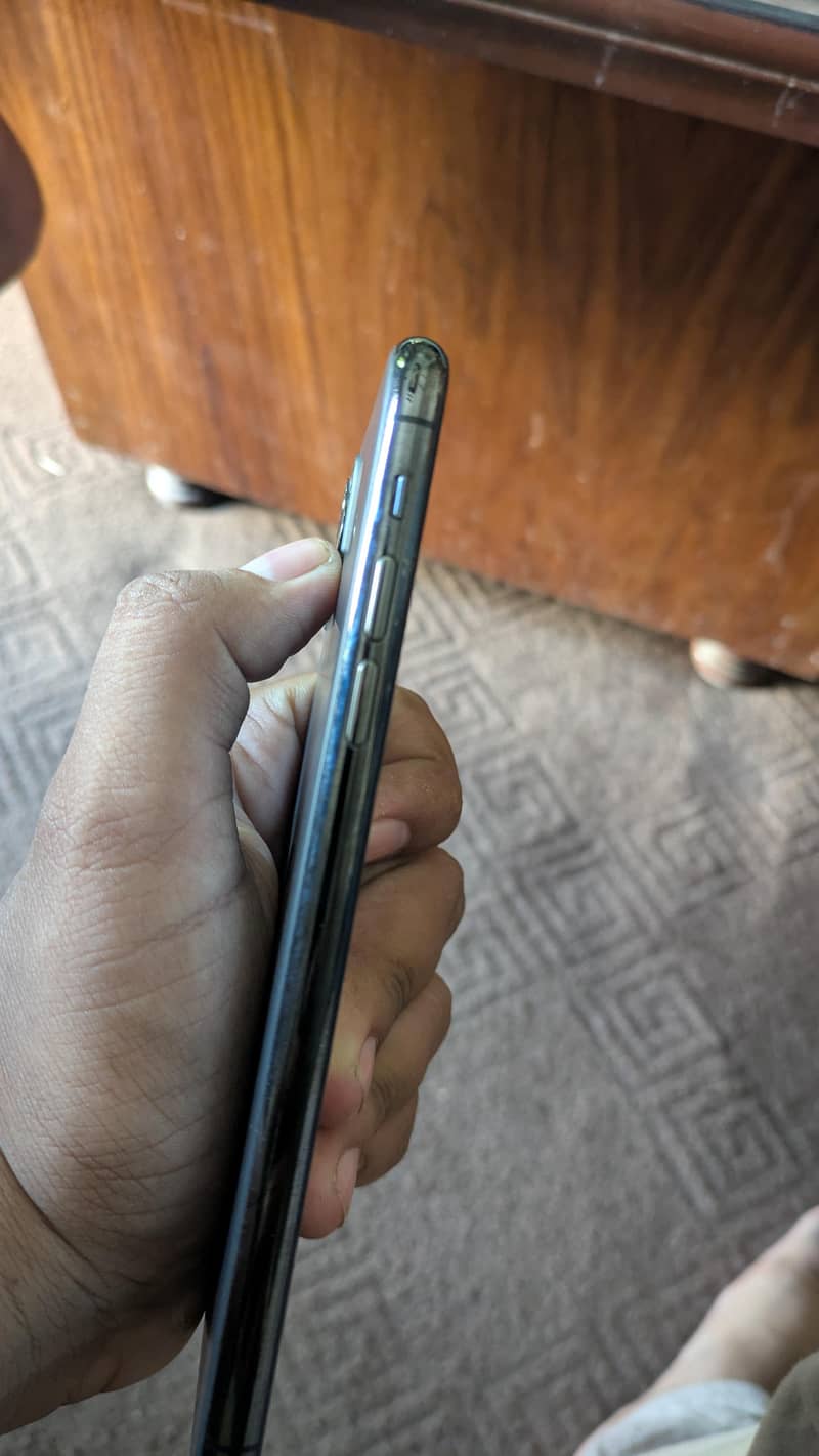 Apple iPhone 11 Pro Max 2