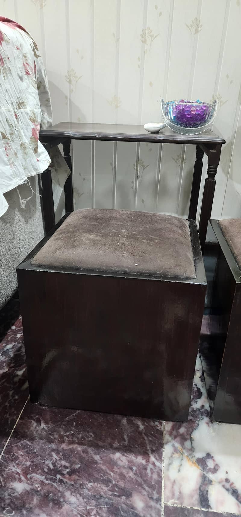 centre table with 6 stools 0
