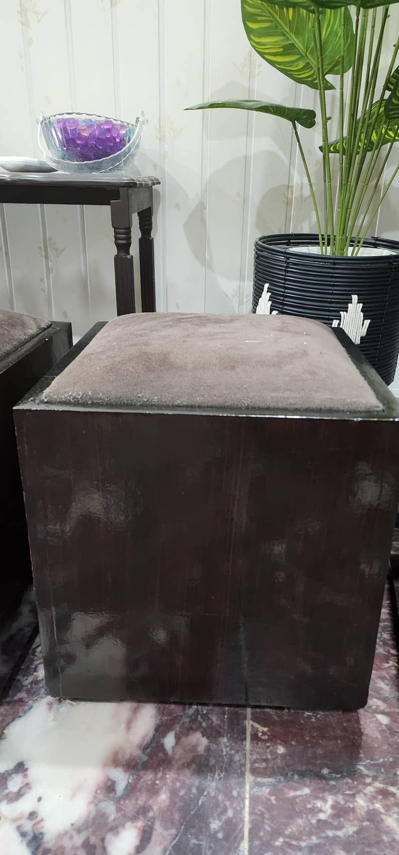 centre table with 6 stools 1