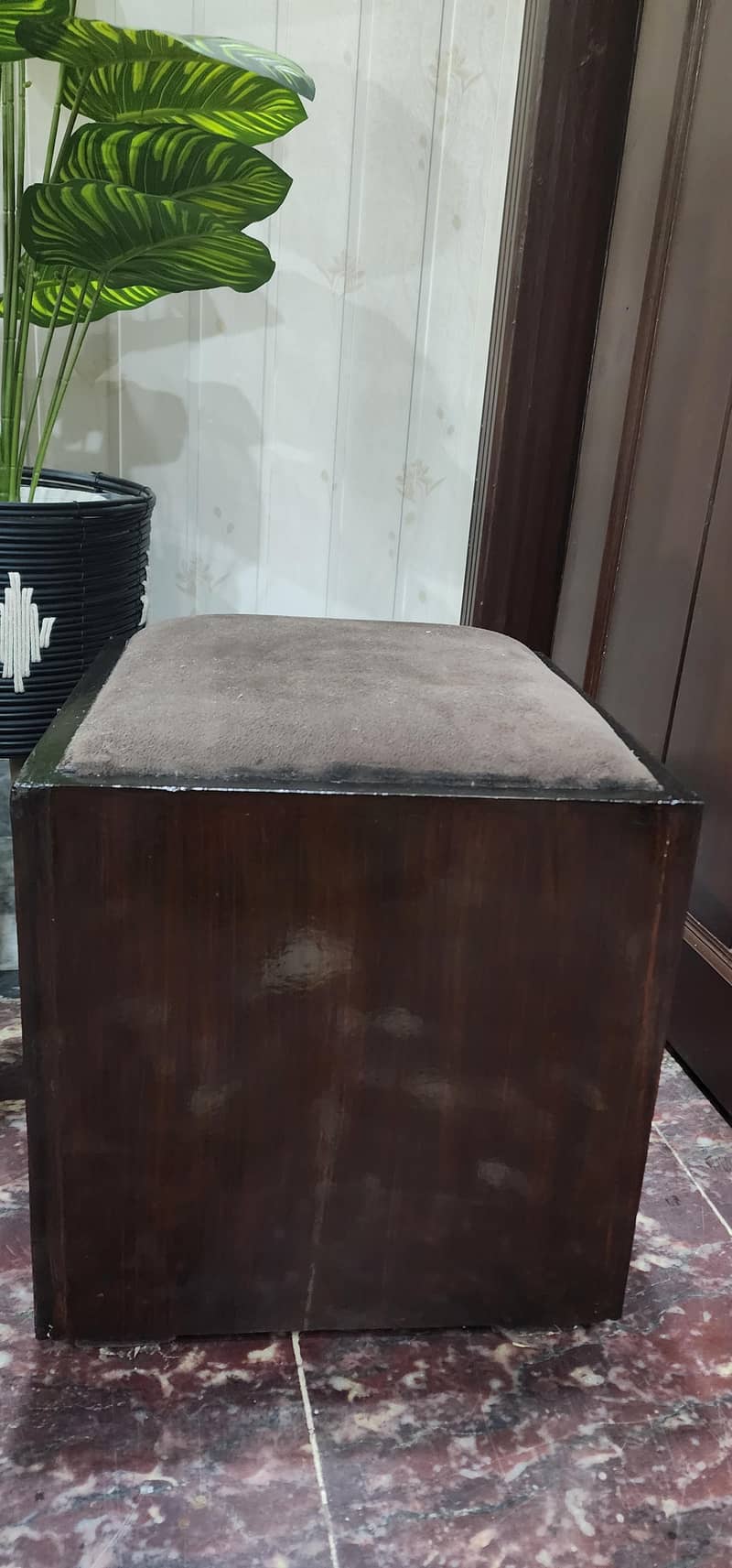 centre table with 6 stools 2