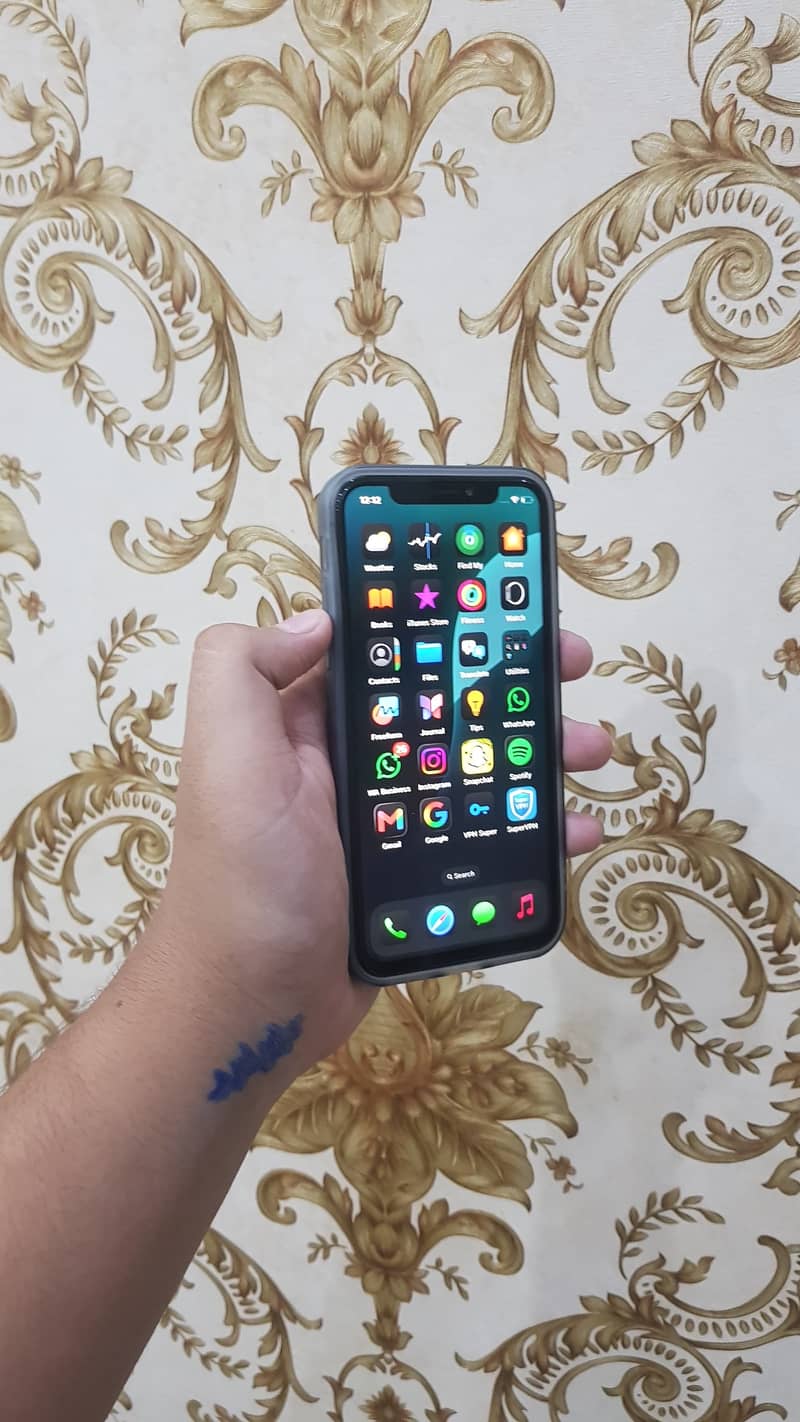 Apple iPhone XS 3