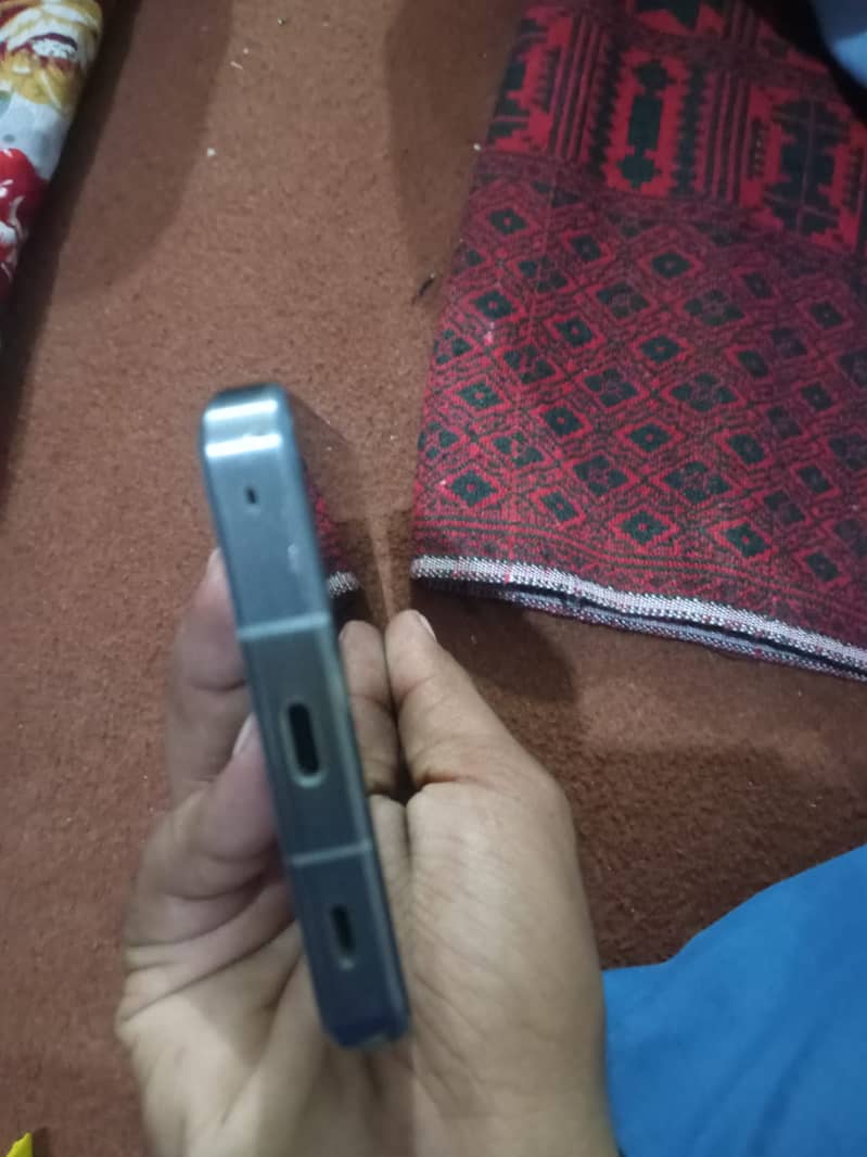 Aquos r7 4