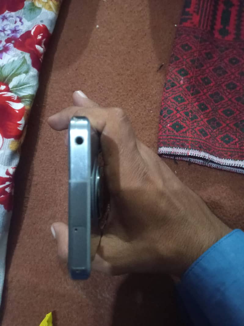 Aquos r7 5