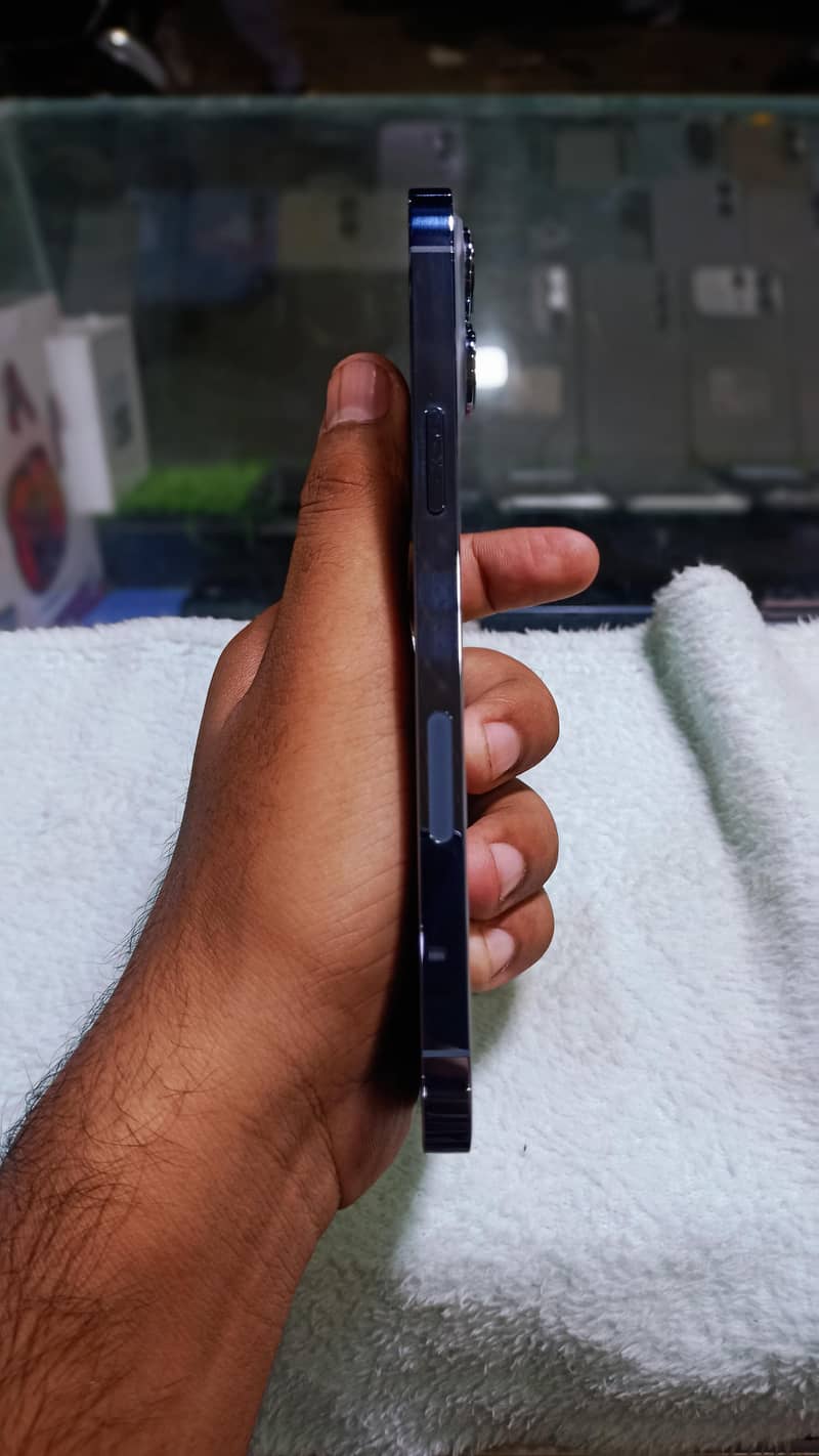 Apple iPhone 13 Pro Max 1