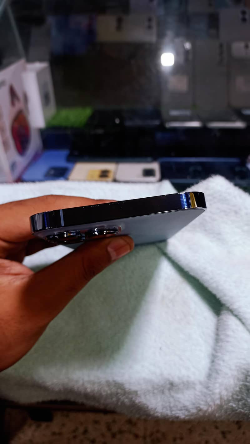 Apple iPhone 13 Pro Max 4