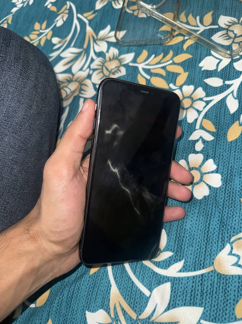 Apple iPhone 11 Pro Max 1