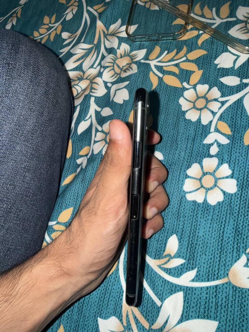 Apple iPhone 11 Pro Max 3